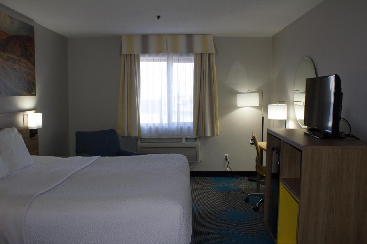 Days Inn By Wyndham Colby Exterior photo