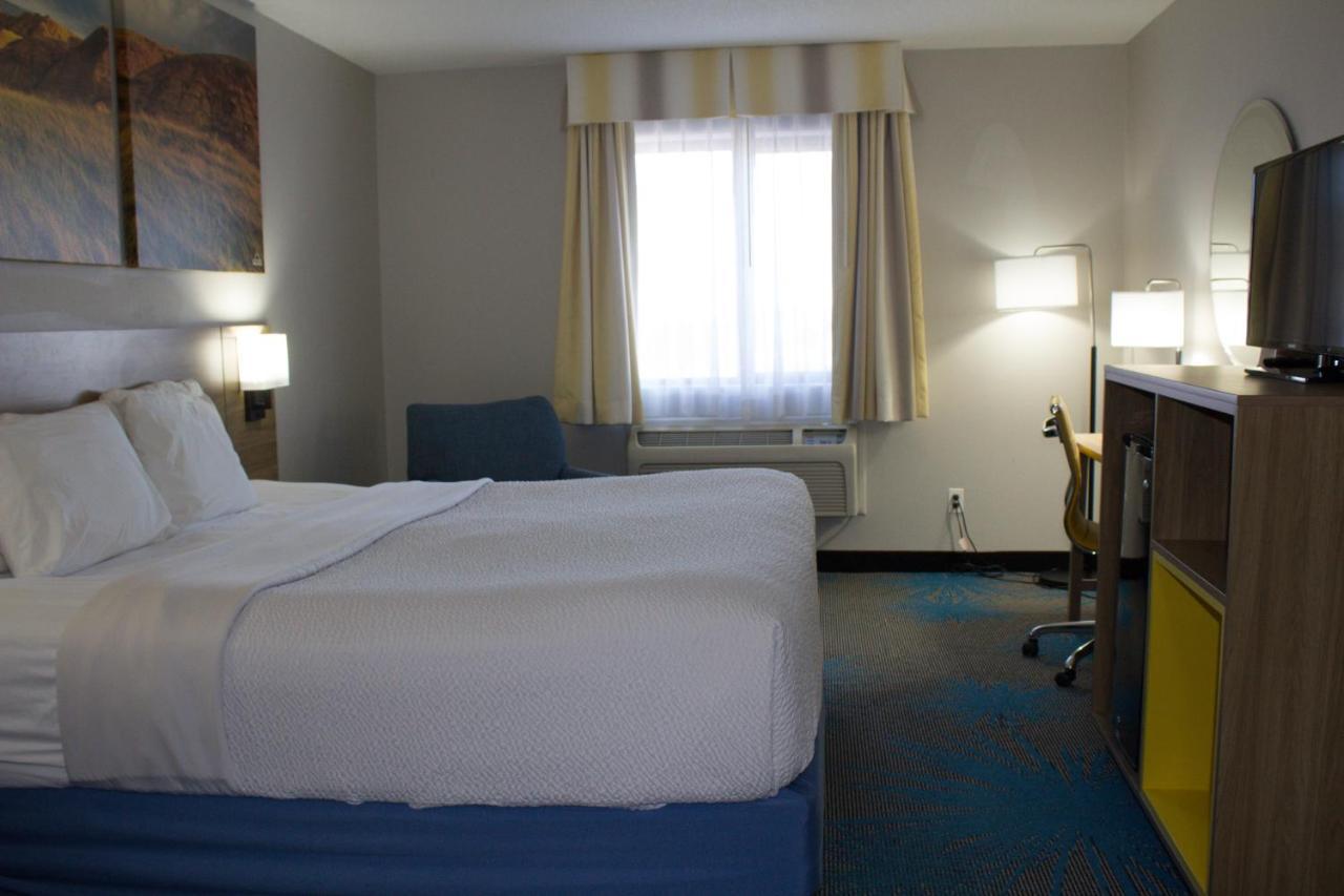 Days Inn By Wyndham Colby Exterior photo