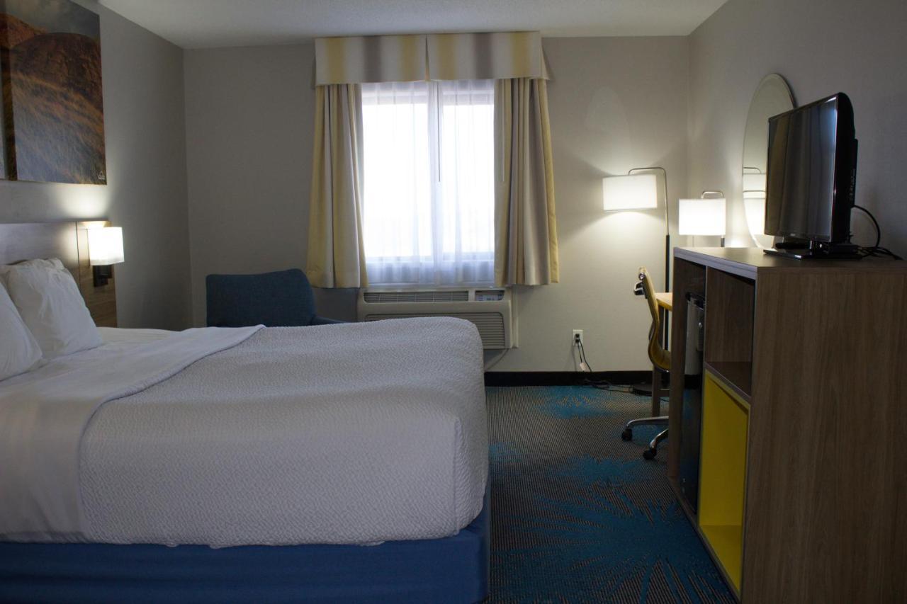 Days Inn By Wyndham Colby Exterior photo