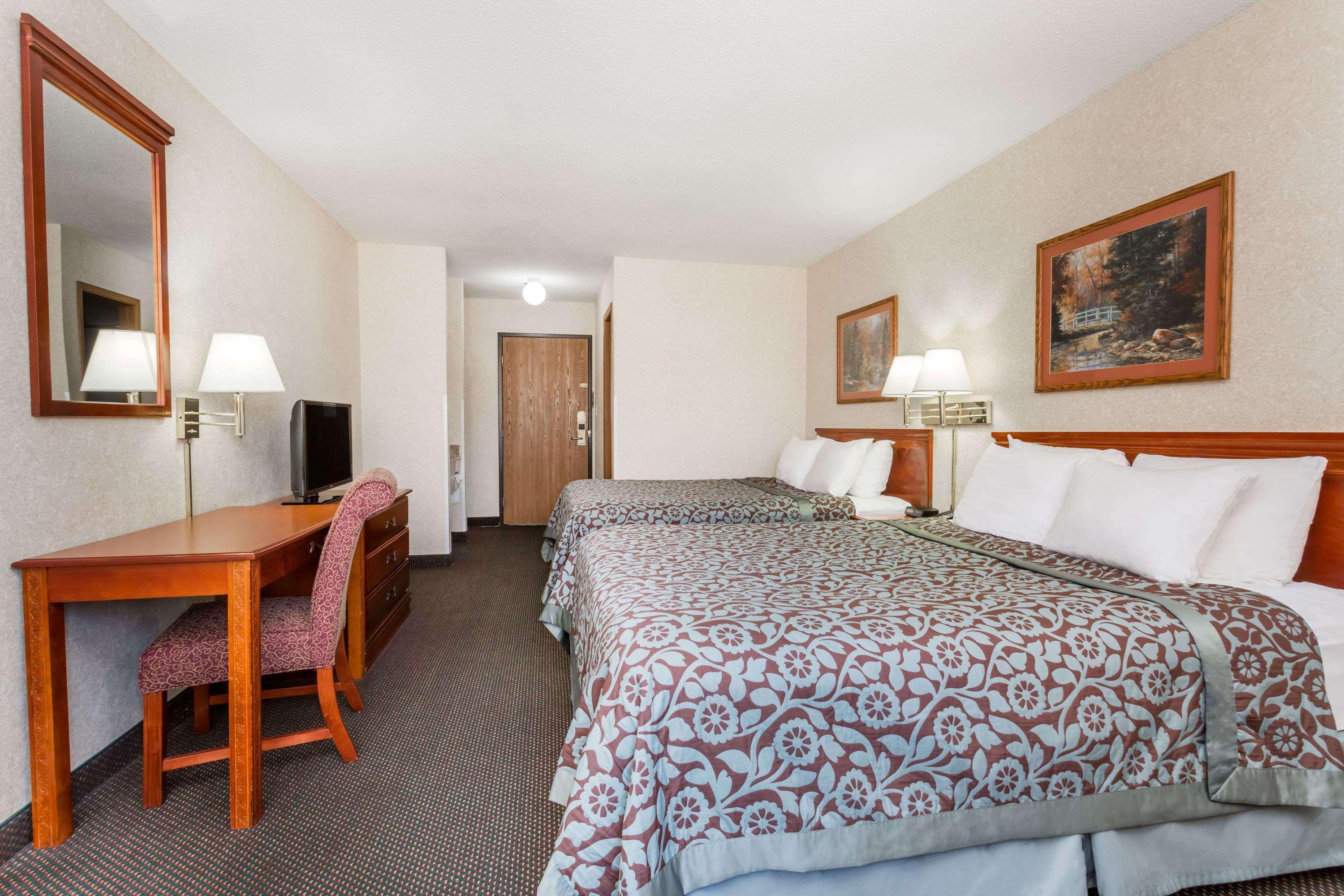 Days Inn By Wyndham Colby Exterior photo