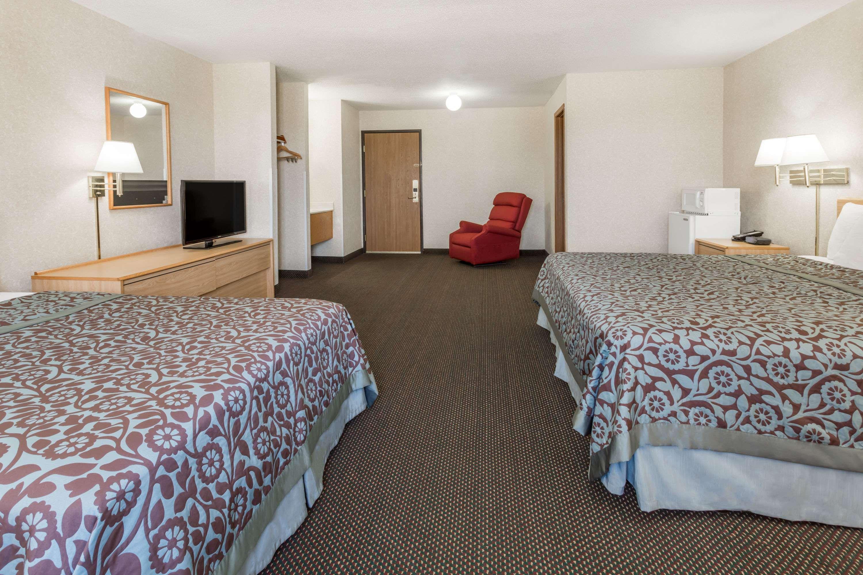 Days Inn By Wyndham Colby Exterior photo