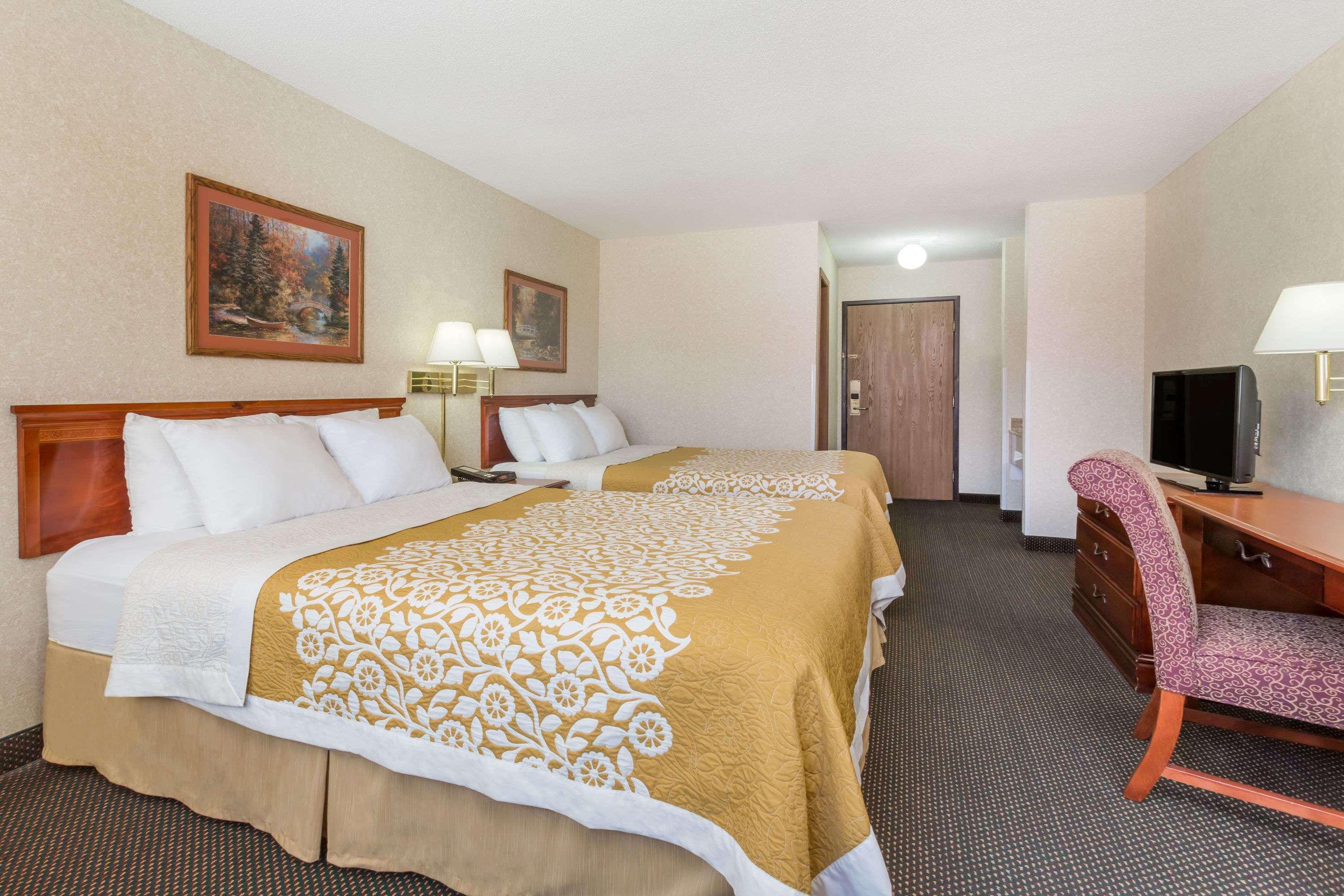 Days Inn By Wyndham Colby Exterior photo