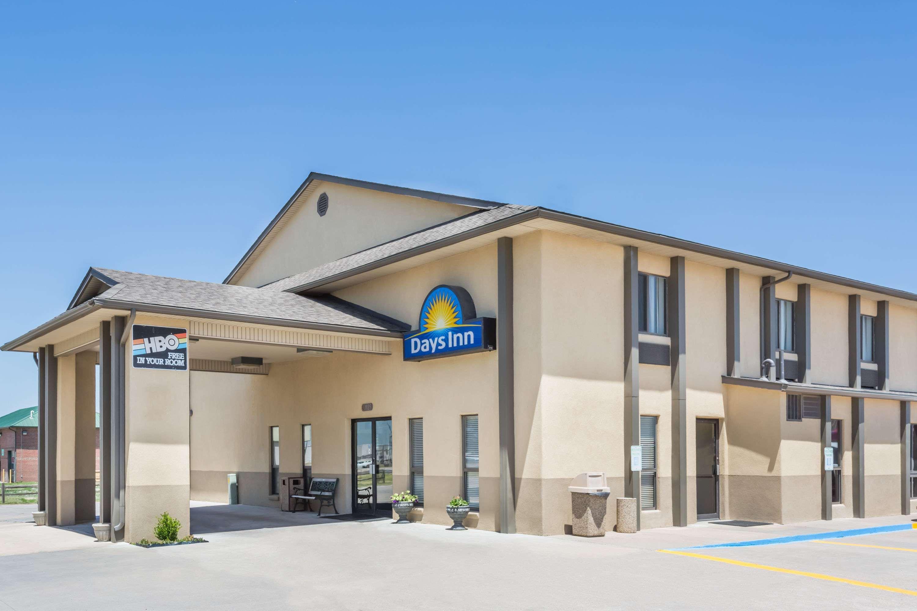 Days Inn By Wyndham Colby Exterior photo